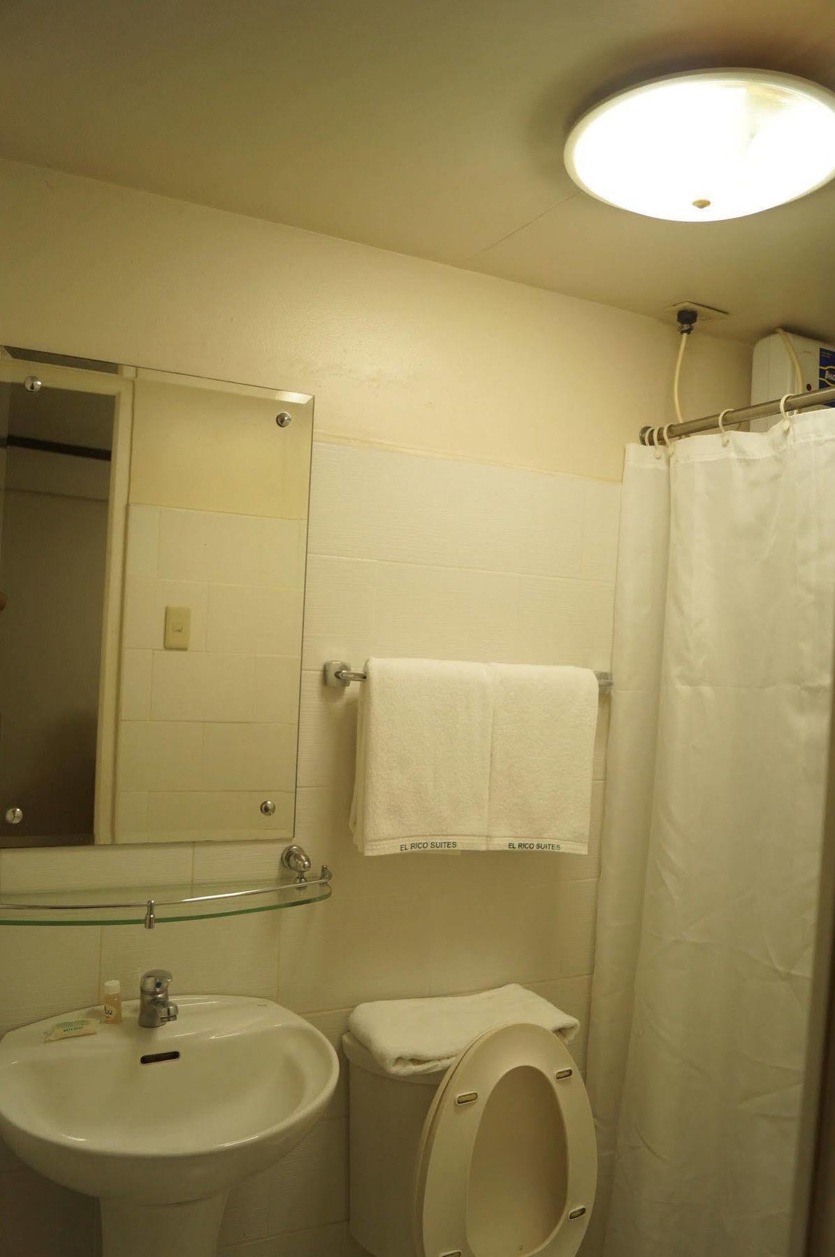 El Rico Suite Makati By Reddoorz Makati City Eksteriør bilde